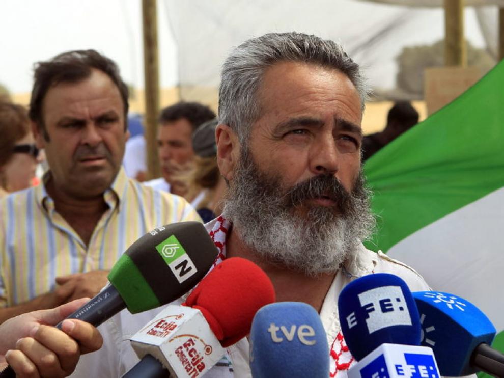 Juan Antonio Sánchez Gordillo atiende a los medios de comunicación