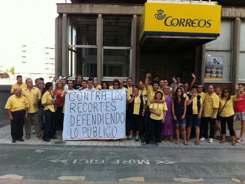 Imagen de archivo de una concentración contra los recortes a Correos