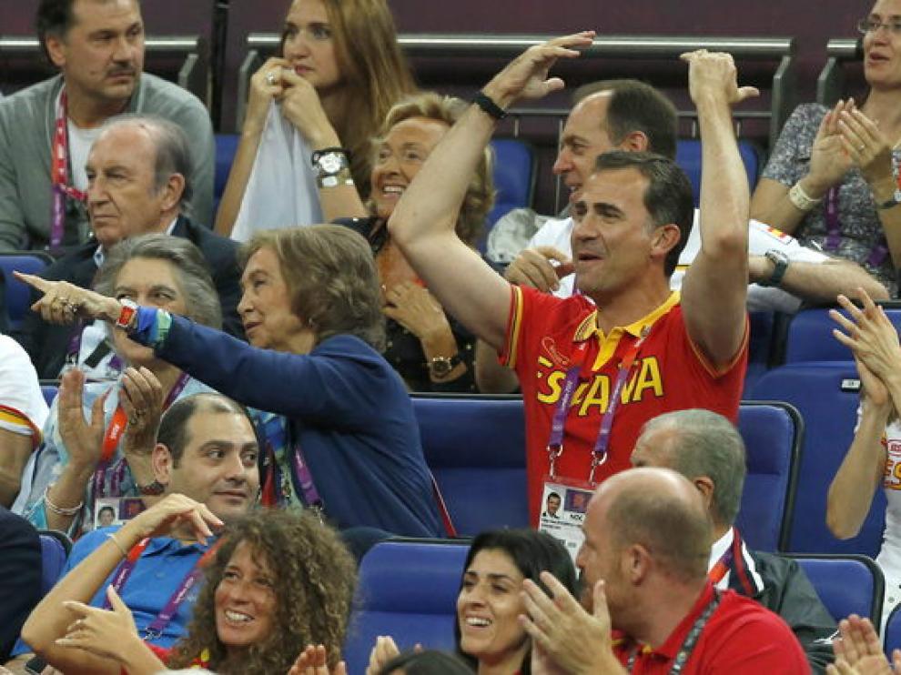 La Familia Real disfruta con el buen juego de la selección española de baloncesto.