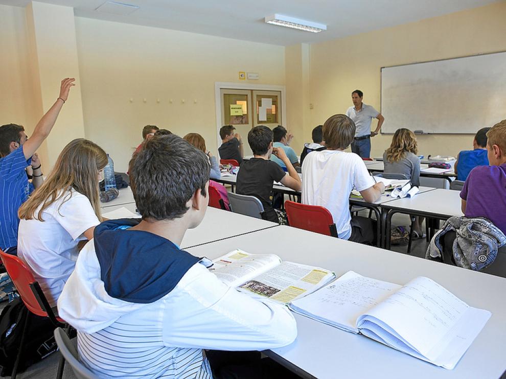Foto de archivo de una clase en un colegio.