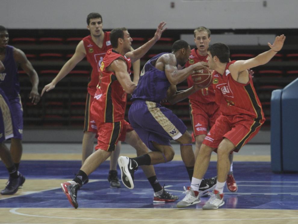 Partido del CAI Zaragoza frente al Universidad de Washington