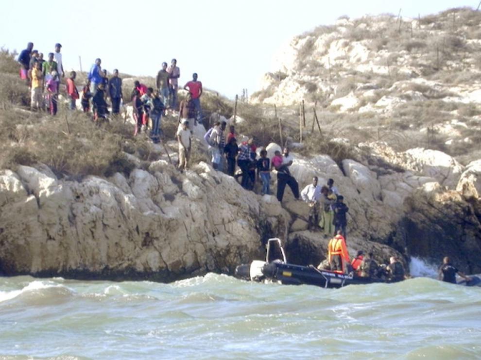 83 inmigrantes permanecían ayer en el islote