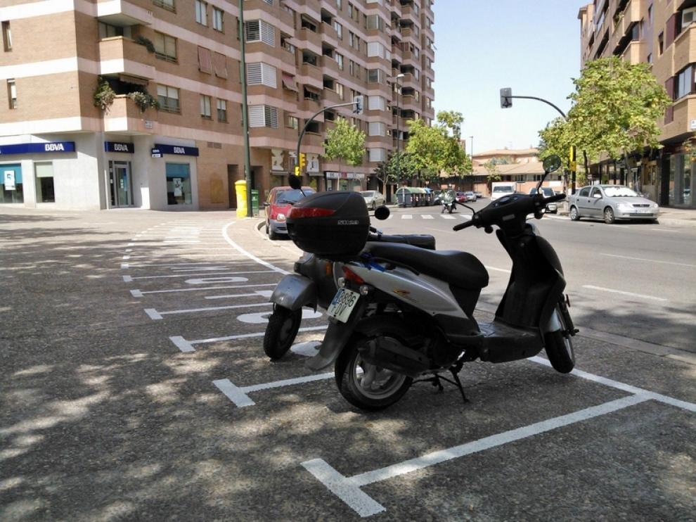 Nuevas plazas de aparcamiento para motos, en Juan Pablo II