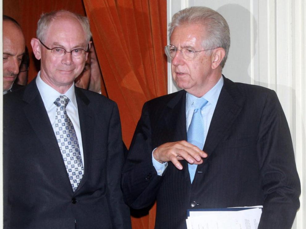 El presidente del Consejo Europeo, Herman Van Rompuy, y el primer ministro italiano, Mario Monti