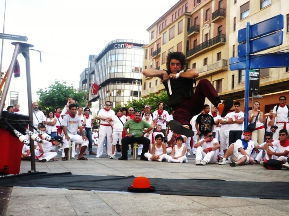 Una actuación del grupo 'Se me va la bola Cirkus'