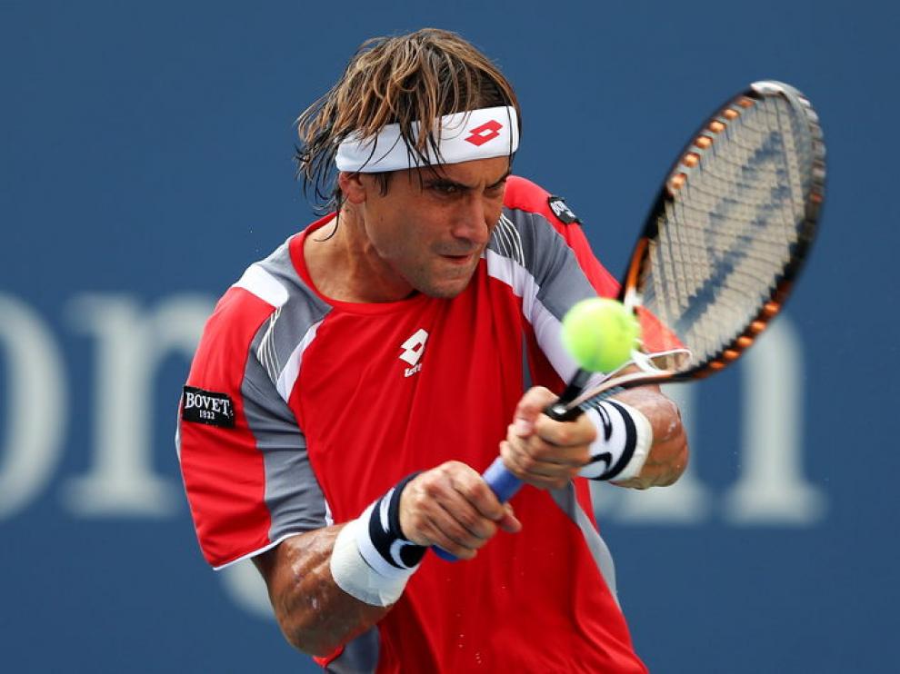 Ferrer devuelve una bola antes de la interrupción del partido