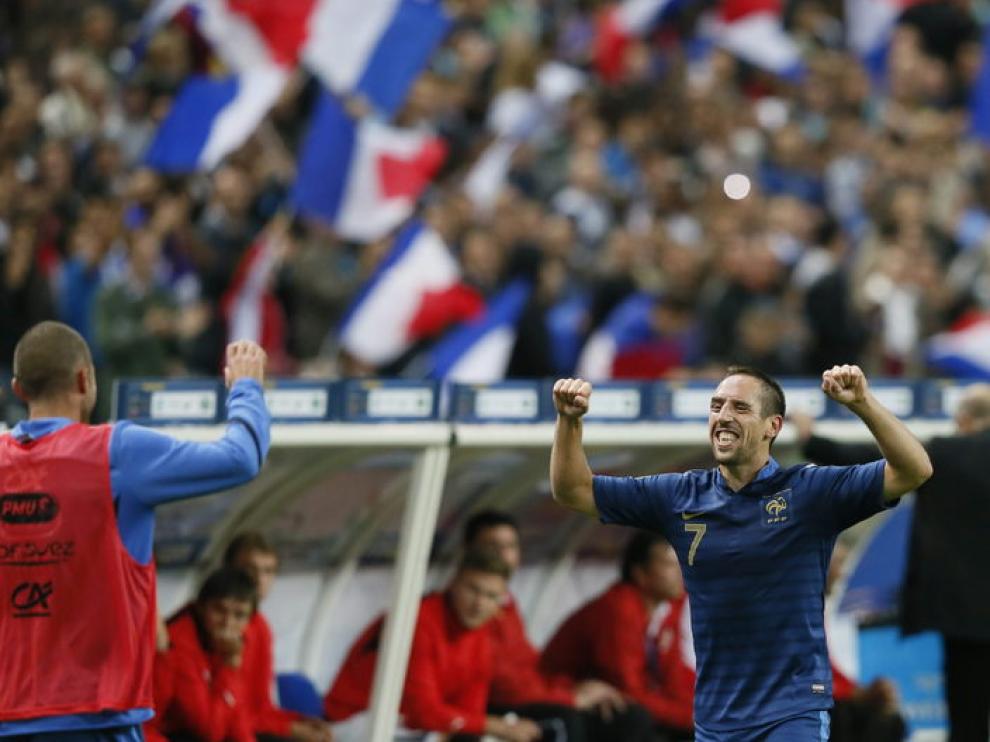 Ribery celebra su gol en el enfrentamiento entre Francia y Bielorrusia