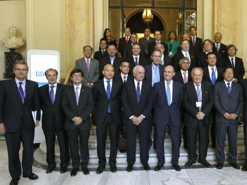 Foto de familia de los asistentes a la reunión de relaciones económicas con Iberoamérica