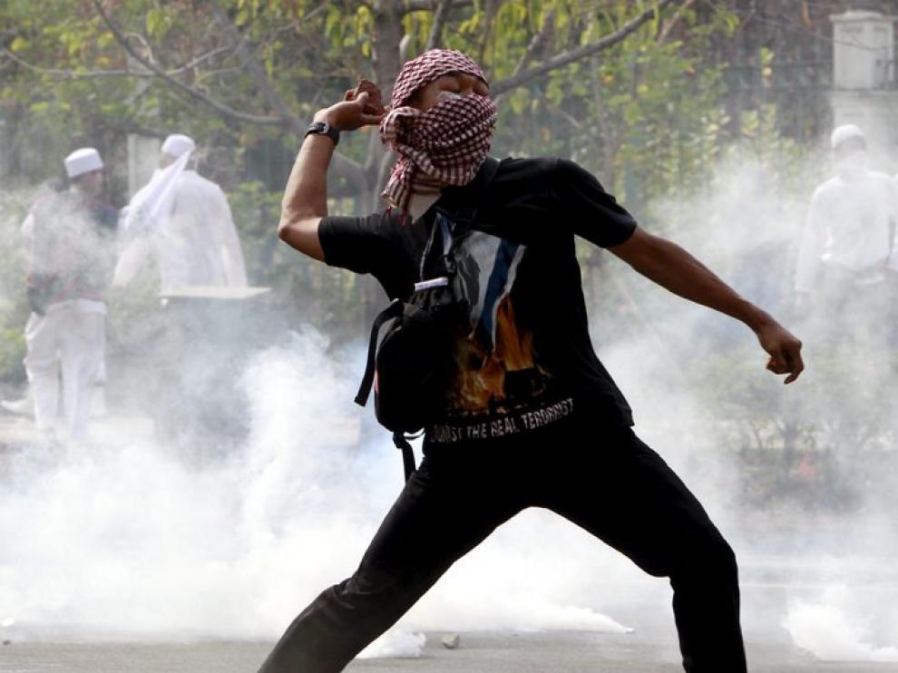 Protesta islamista frente a la embajada de EE. UU. en Yakarta