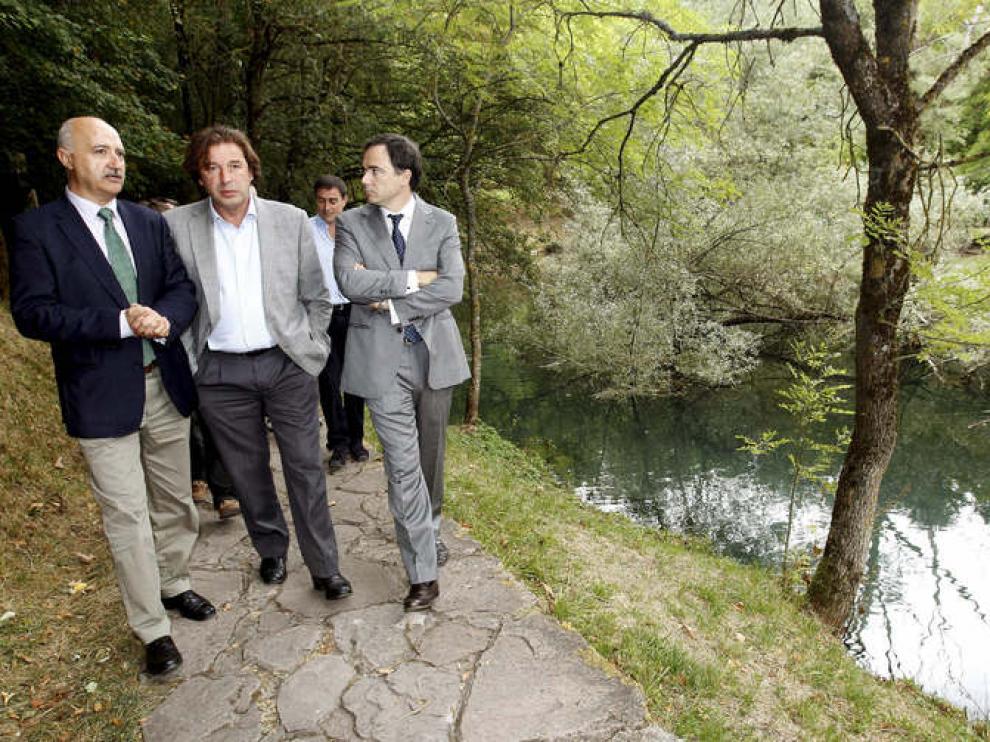 El presidente de la CHE visita el nacimiento del Ebro.