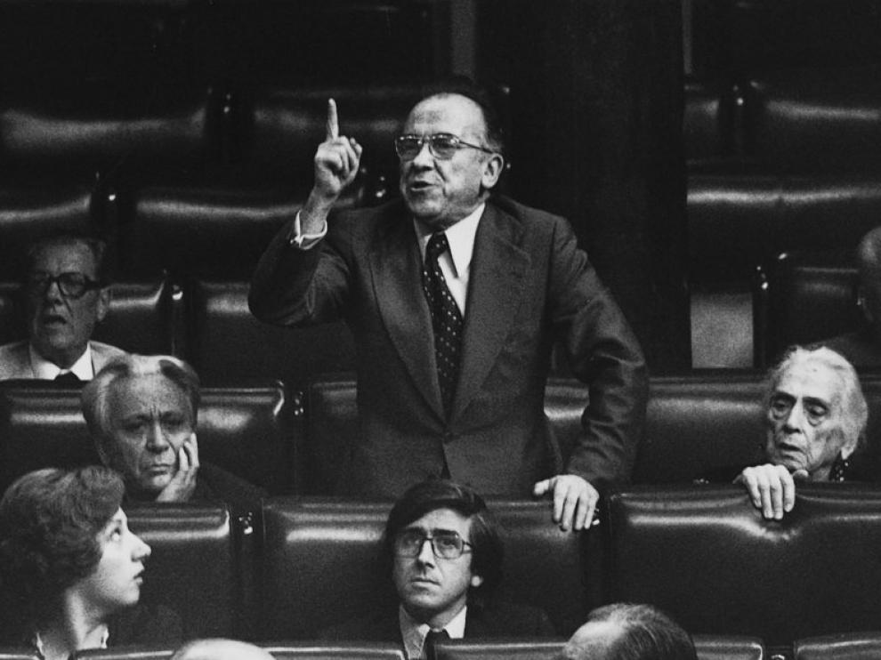 Santiago Carrillo durante una intervención en el Congreso de los Diputados, en 1977