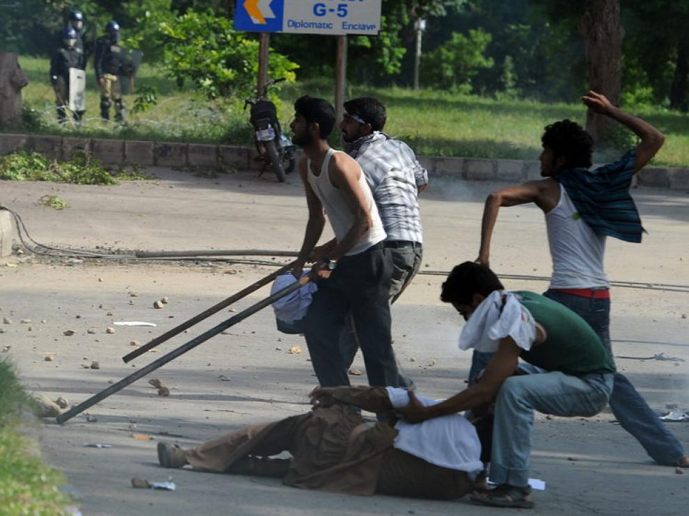 Miles de manifestantes protestan por el vídeo de Mahoma en Pakistán