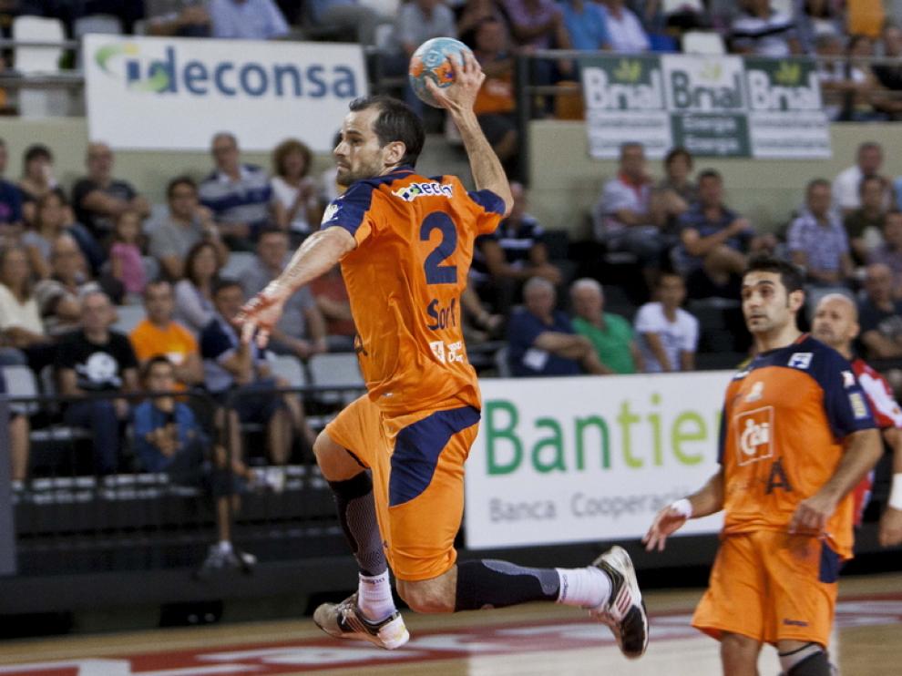 Amadeo Sorli lanza a portería
