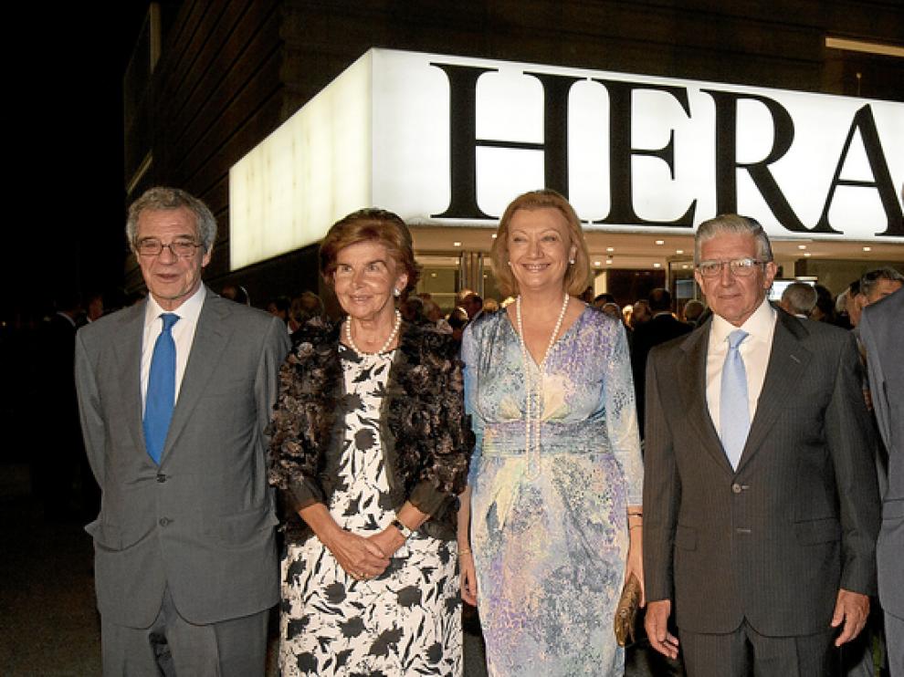 César Alierta, Pilar de Yarza, Luisa Fernanda Rudi, Fernando de Yarza y Antonio Angulo, ayer, en la planta de impresión de HERALDO. mestre/alcorta