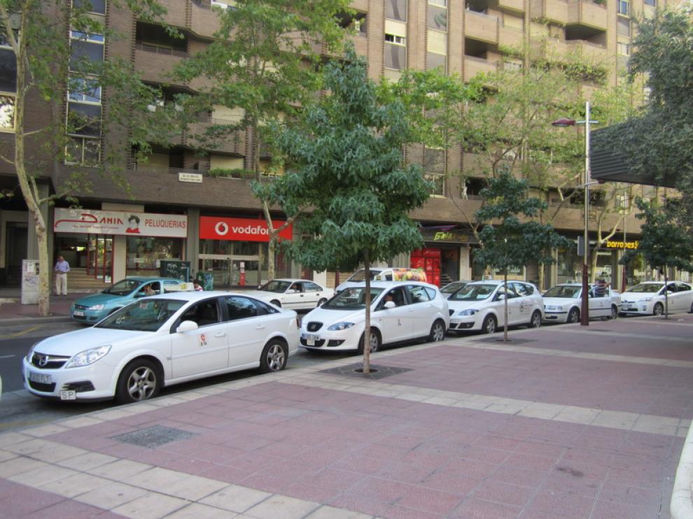 Parada de taxis situada en la calle de León XIII