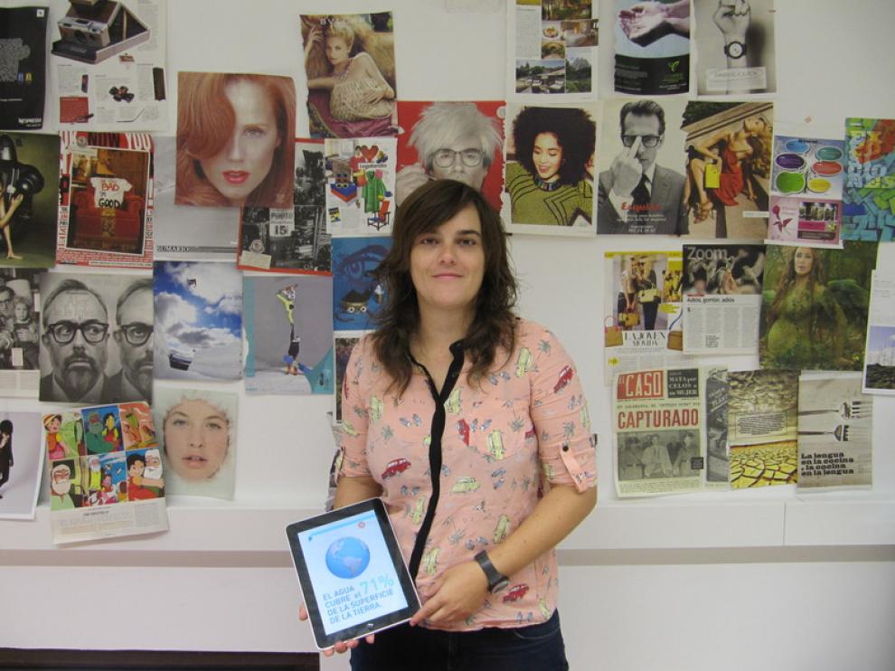 Teresa Martín muestra una aplicación de Hellobook