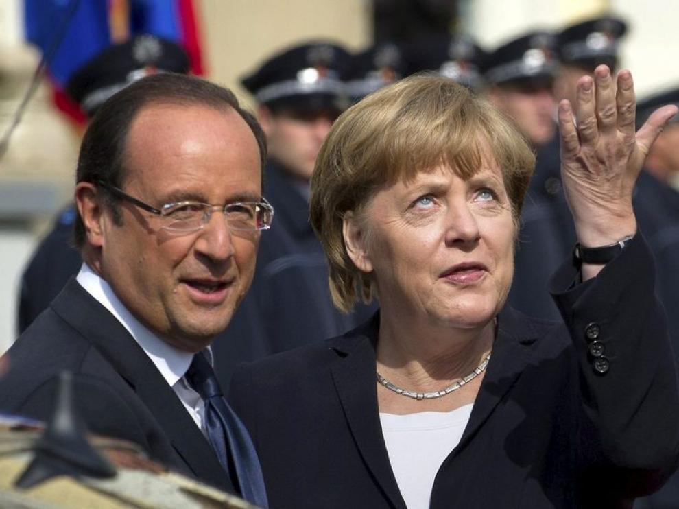 Hollande y Merkel, durante el acto