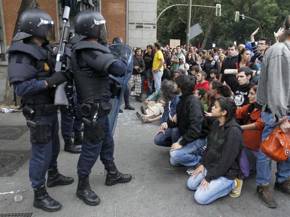 Arrancan las marchas hacia el Congreso, blindado por un cordón policial