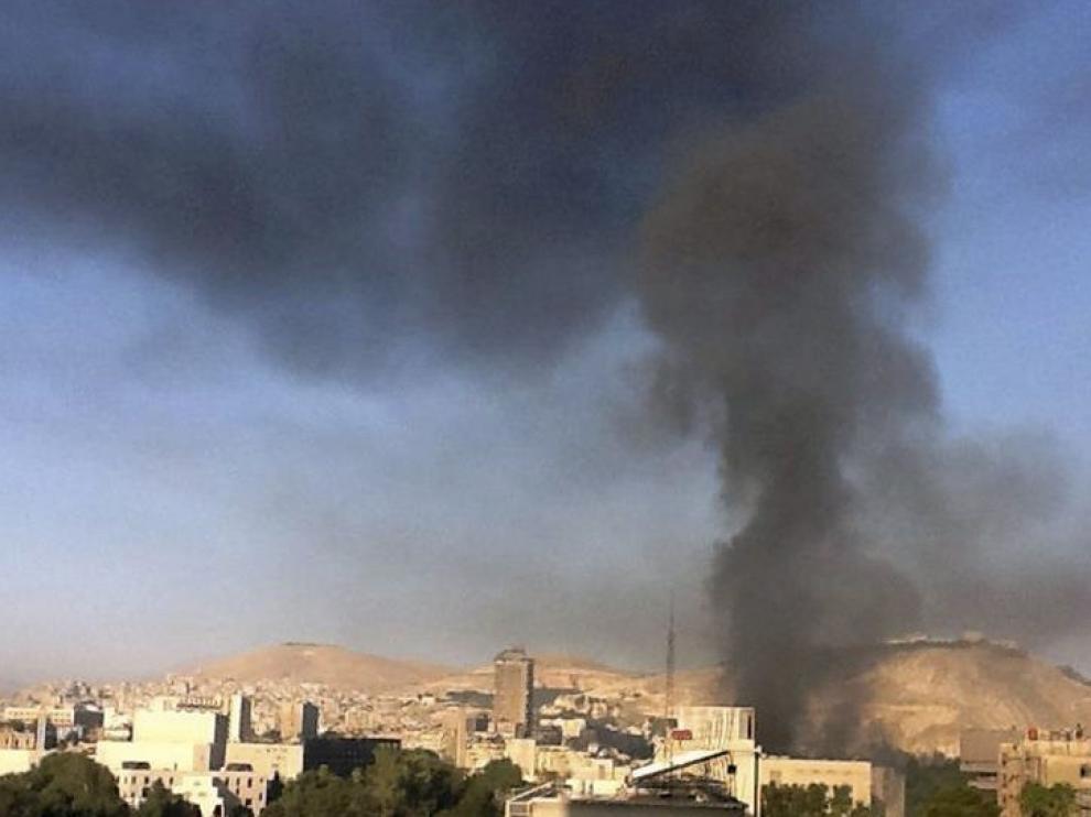 Explotan dos bombas cerca de la sede del Estado Mayor en Damasco.