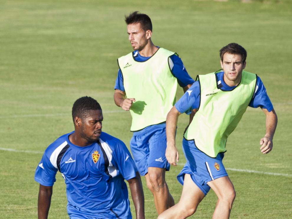 Romaric entrena con el resto de la plantilla zaragocista