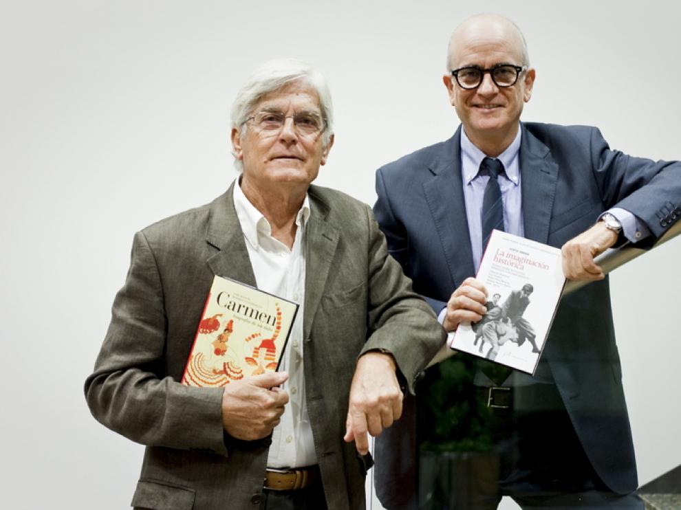 Los galardonados muestran sus obras