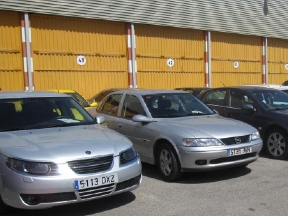 Los coches que saldrán a subasta.
