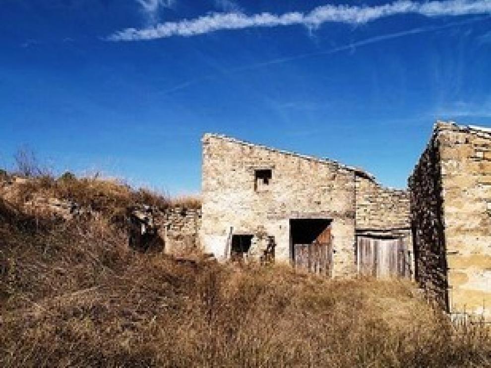 Una casa rural rodeada de fincas, en Teruel