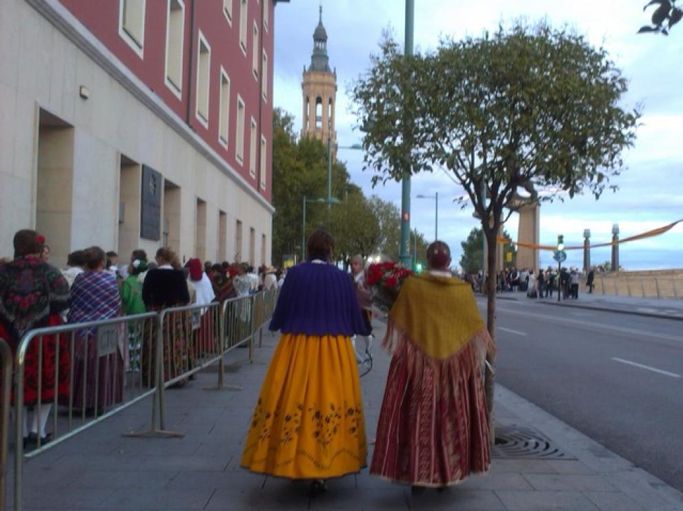 La fila de participantes subía por Echegaray hacia San Vicente de Paul.