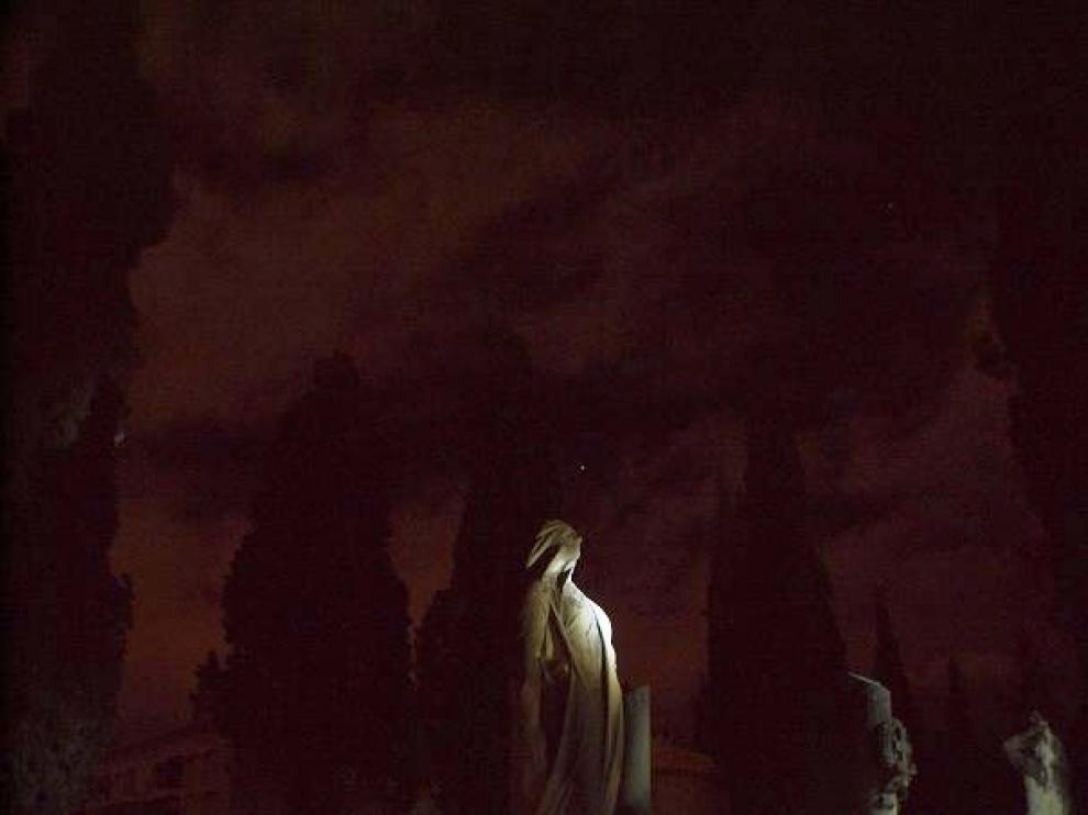 Visitas nocturnas al cementerio de Torrero con Gozarte