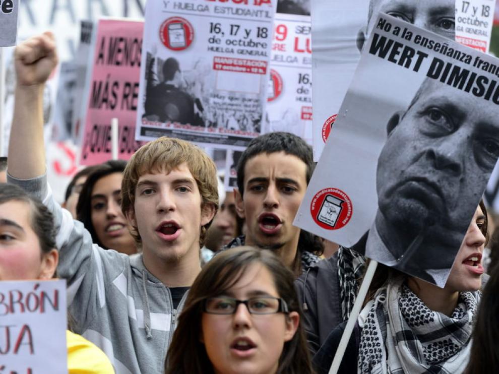 El ministro de Educación es protagonista de numerosas manifestaciones