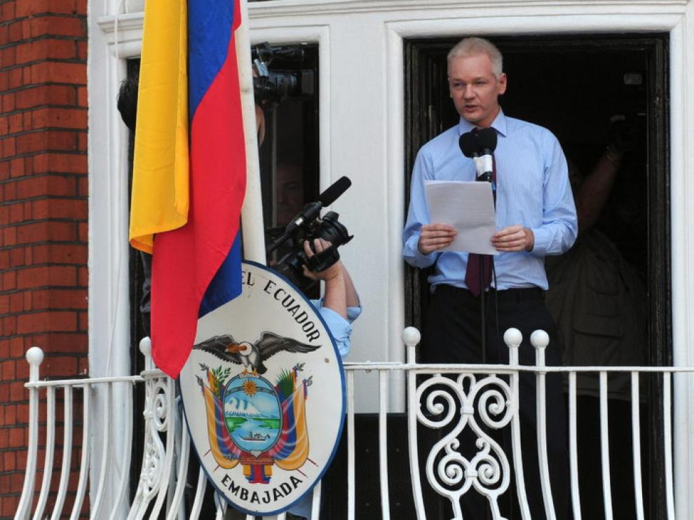 Assange en la embajada ecuatoriana el pasado agosto
