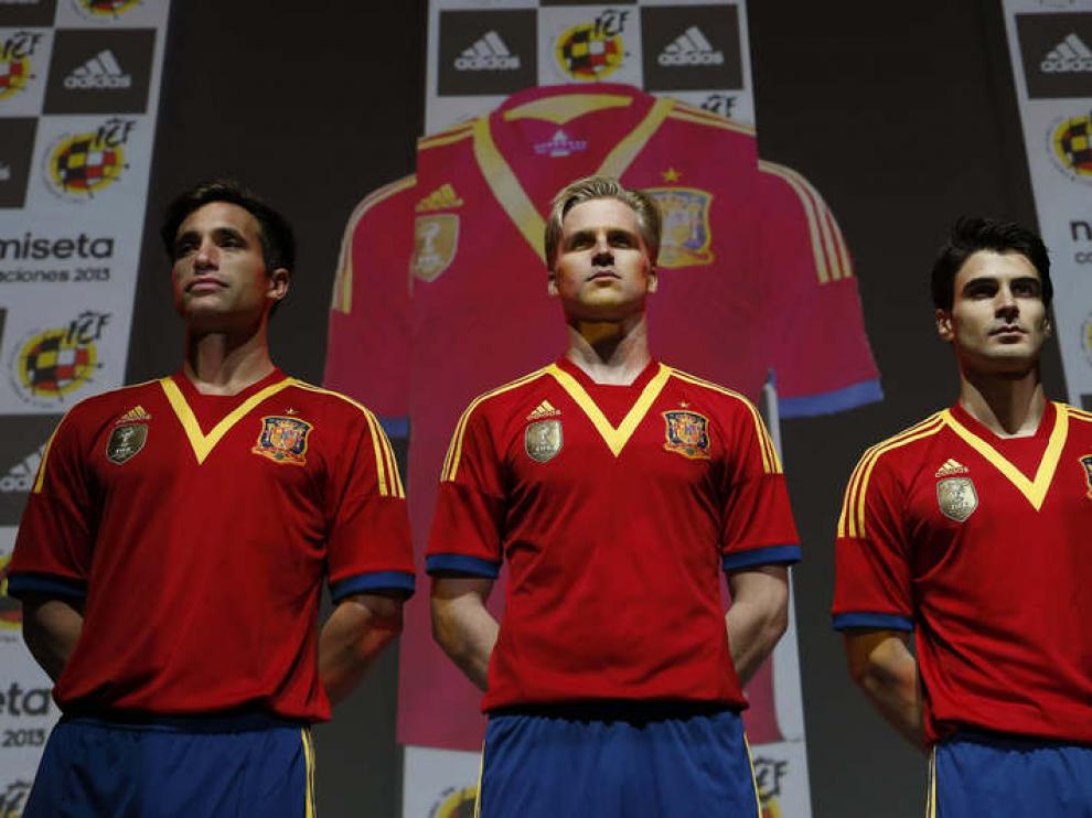 Presentación de la nueva camiseta.