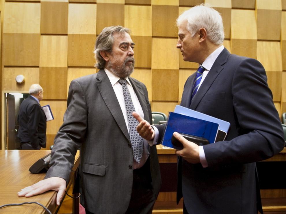Belloch y Suárez dialogaban antes del debate