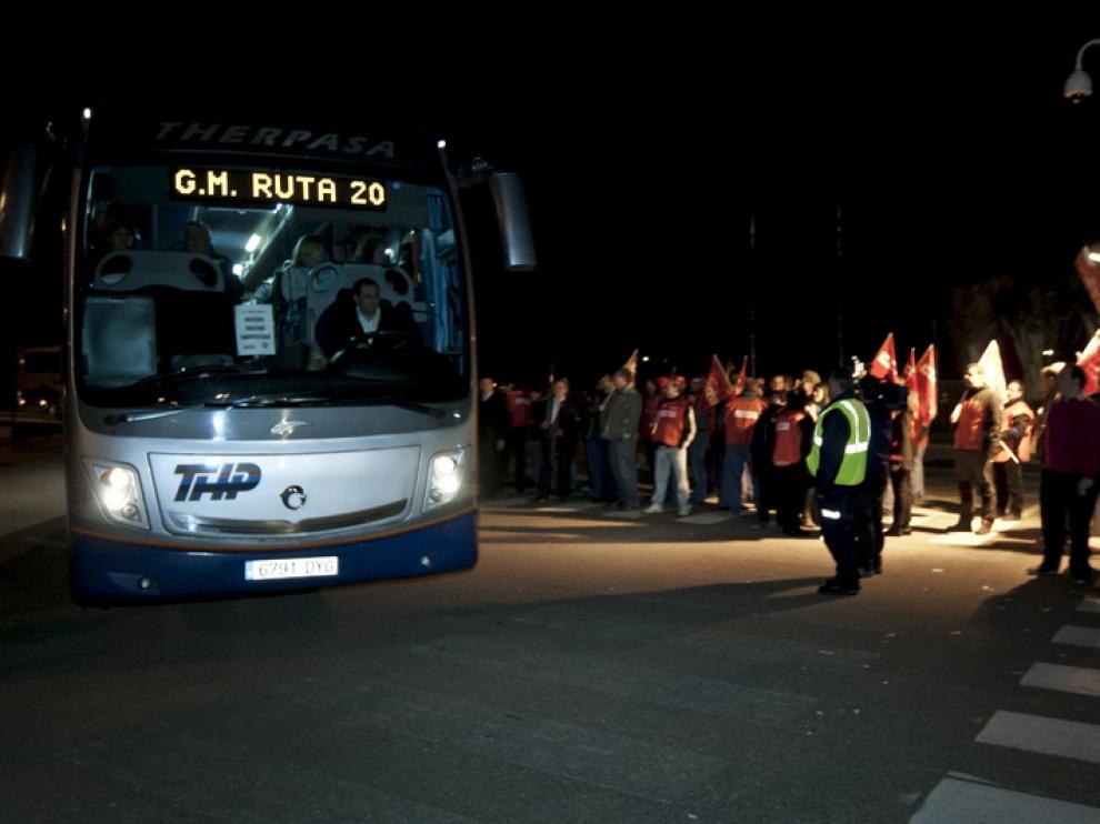 La huelga arrancó en Aragón con un paro total sin incidentes en GM