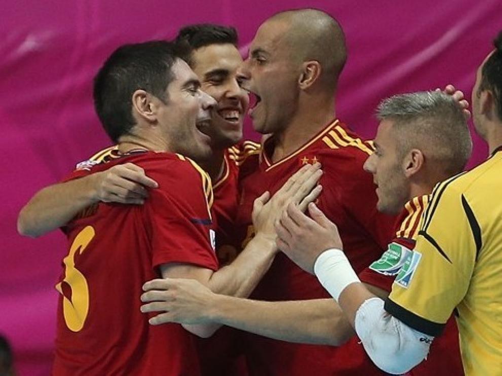 Los jugadores españoles celebran su pase a semifinales