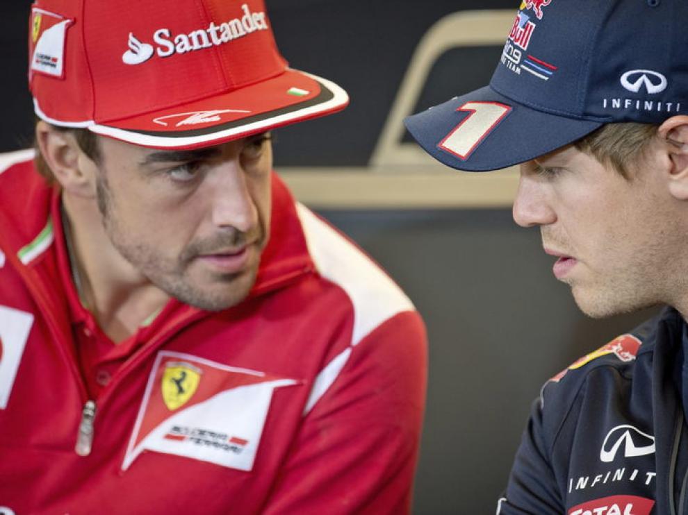 Fernando Alonso junto a Sebastian Vettel en rueda de prensa