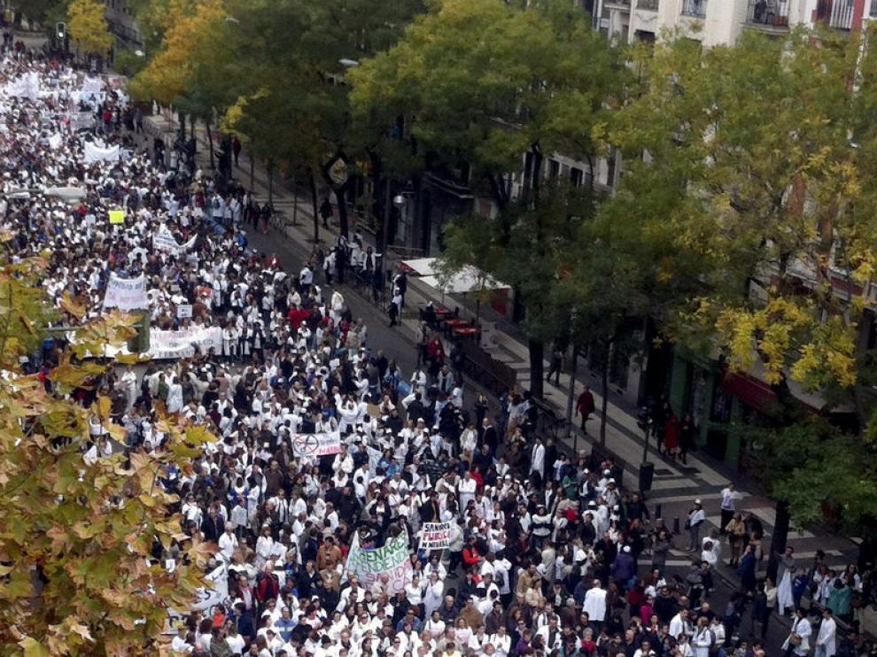 La 'Marea Blanca' recorrió Madrid este domingo