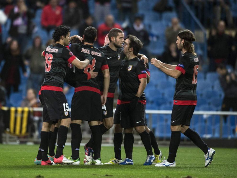 El Atlético celebra el triunfo que les llevará a dieciseiavos