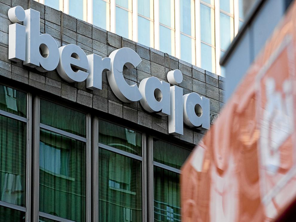 Edificios de Ibercaja y CAI.