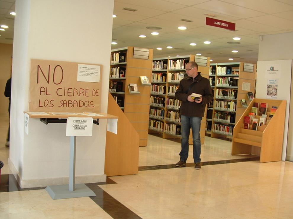 La mesa para la recogida de firmas