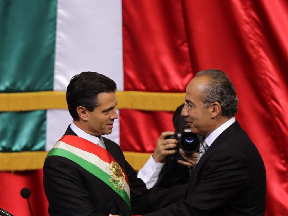 La ceremonia ha tenido lugar mientras ciudadanos mexicanos se manifestaban en el exterior del Congreso