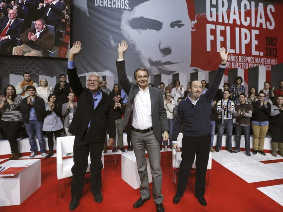 González, Zapatero y Rubalcaba, durante el acto