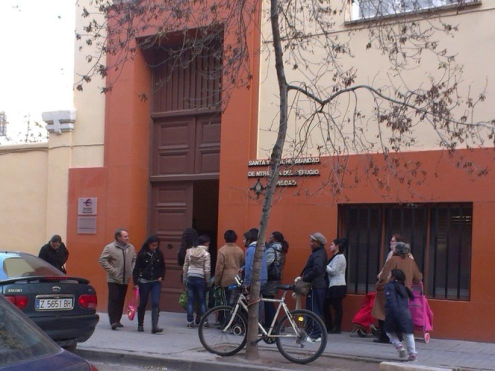 En la comida en las instalaciones del Santo Refugio se compartirá mesa con las personas necesitadas.
