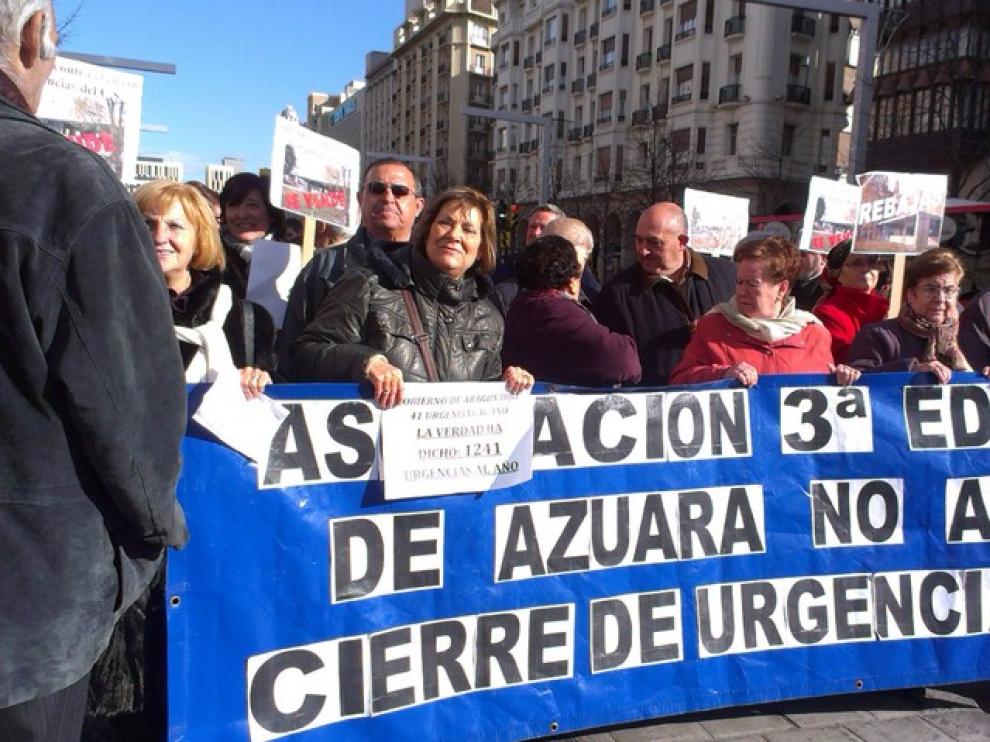 Los más mayores también se han desplazado hasta la capital para defender el centro de salud de Azuara.