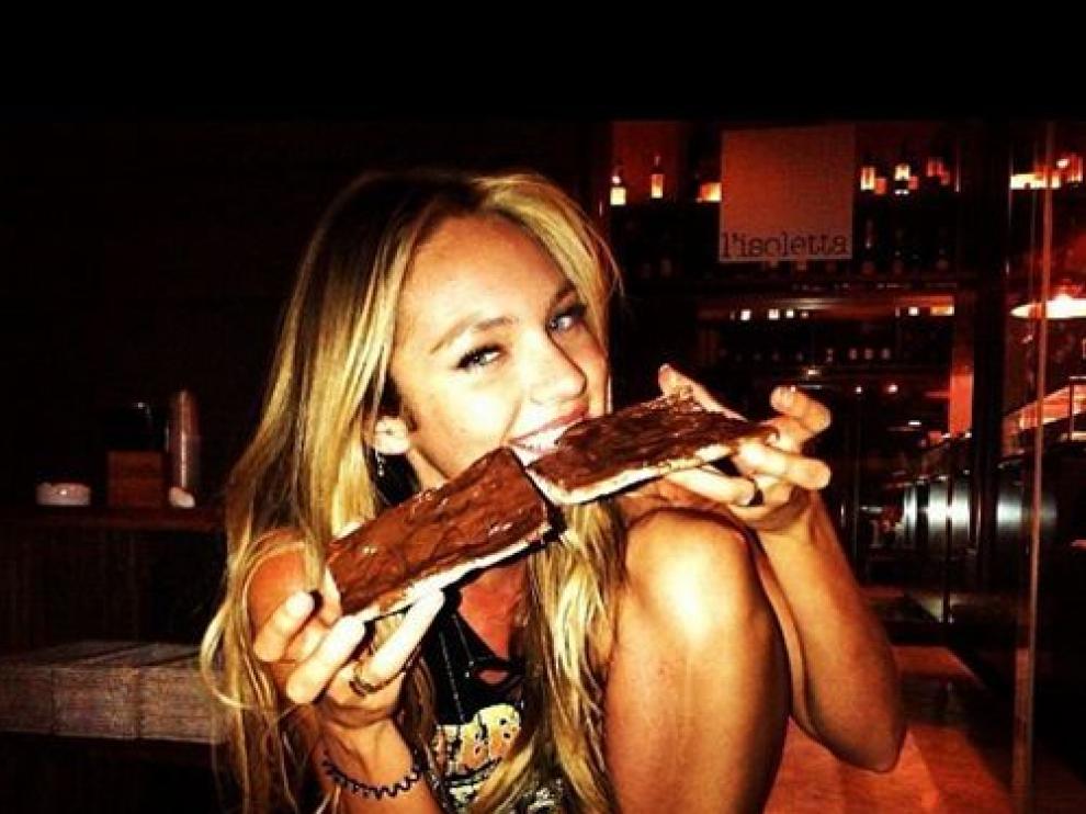 Dos rebanadas de pan con Nutella