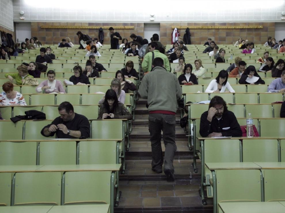Muchos adultos deciden volver a estudiar cuando se quedan sin empleo