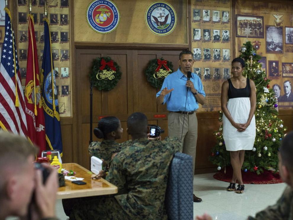 Obama y su mujer, en la base naval de Hawai