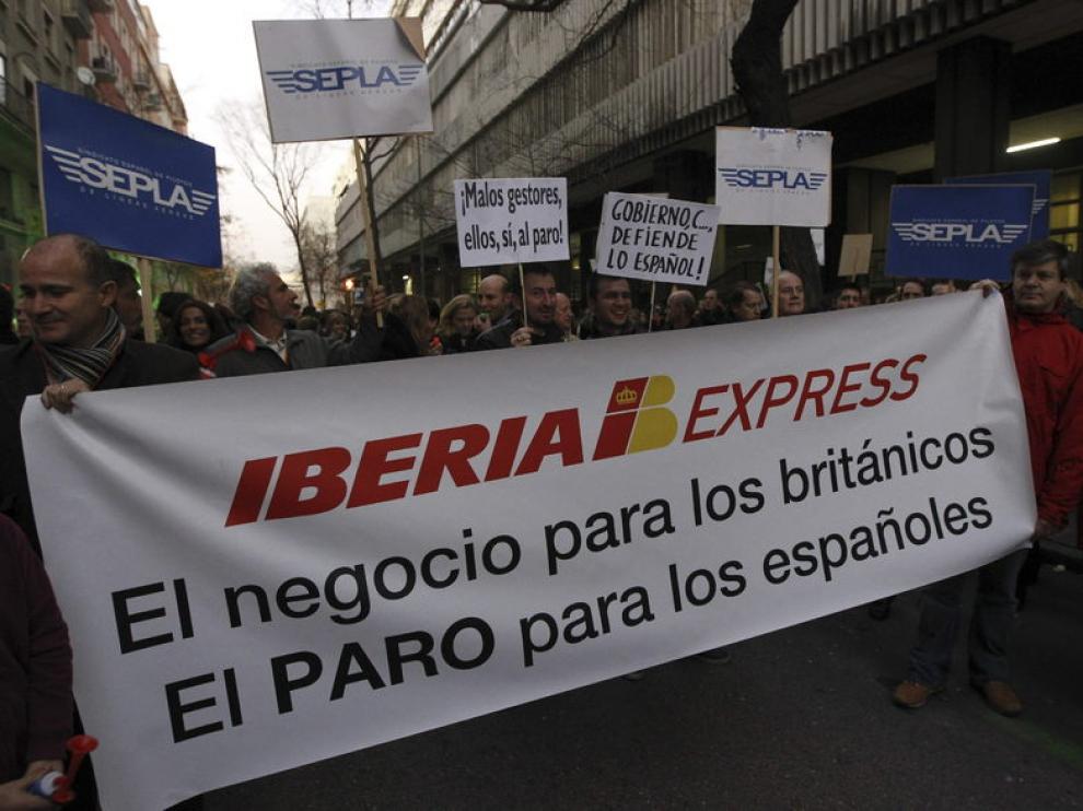 Un momento de la manifestación convocada en Madrid por el futuro de Iberia.