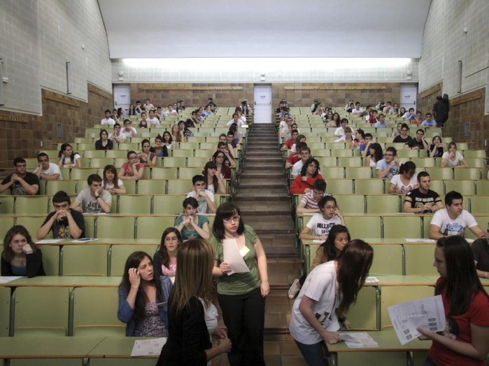 Alumnos aragoneses se examinan de Selectividad