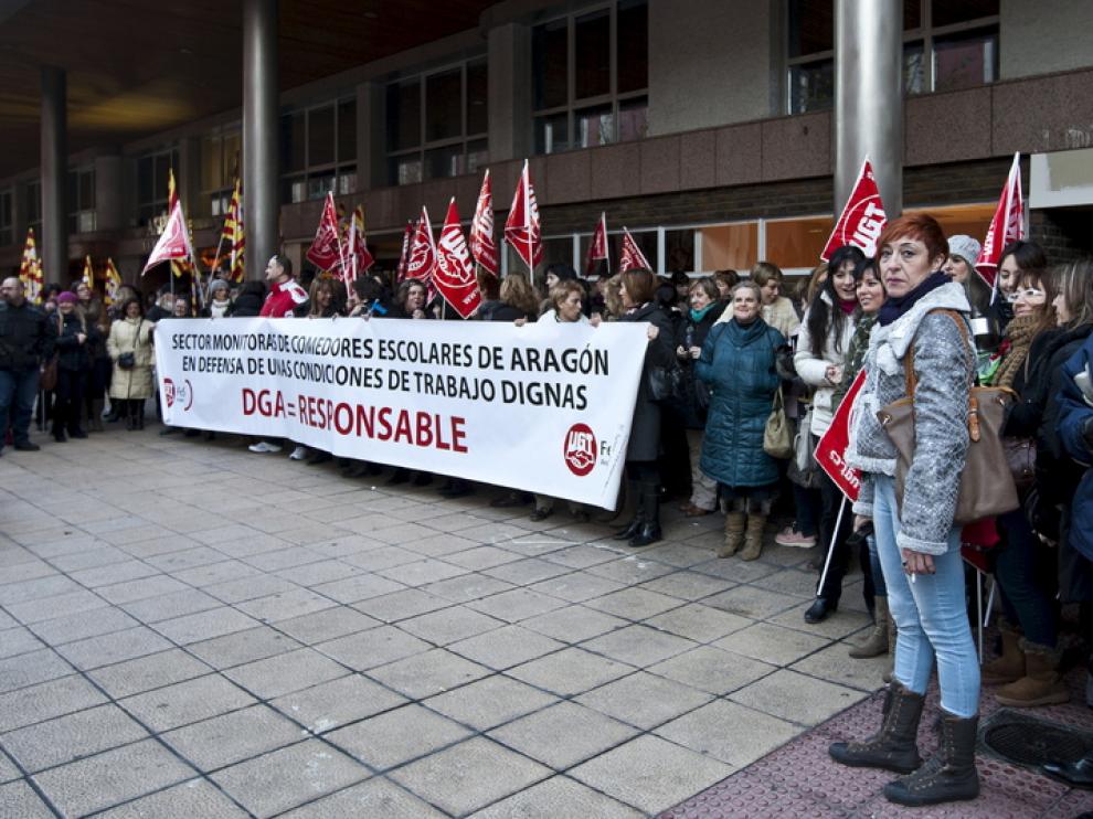 Protesta de monitores de comedores escolares en Zaragoza